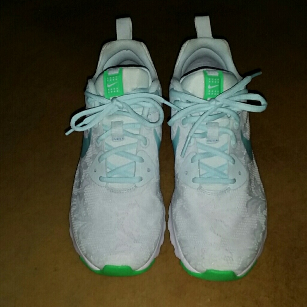 Womens nike shoes